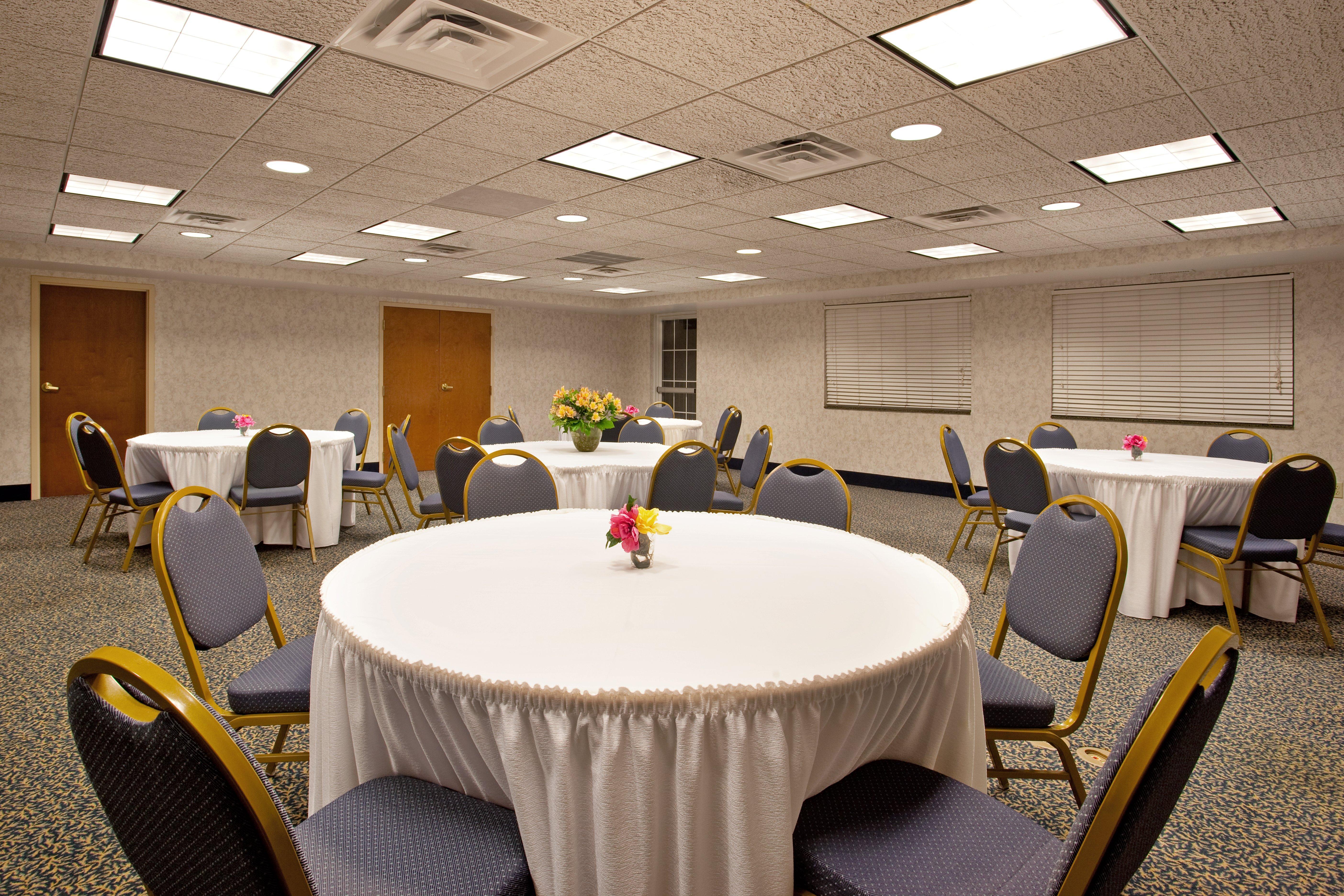 Holiday Inn Express Hotel & Suites-Saint Joseph By Ihg Ngoại thất bức ảnh